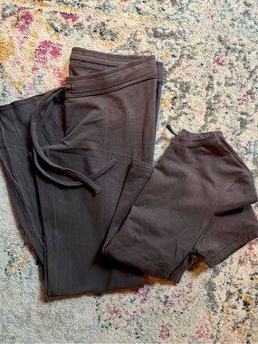 🍁🌻SKIMS SET, Cotton Jersey T-shirt & Cotton Jersey Low-Rise Crop Pants in Iron🌻🍁